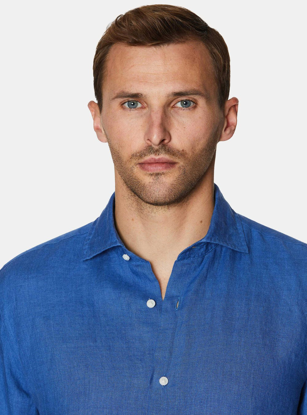 Camisa 100% lino con cuello semifrances