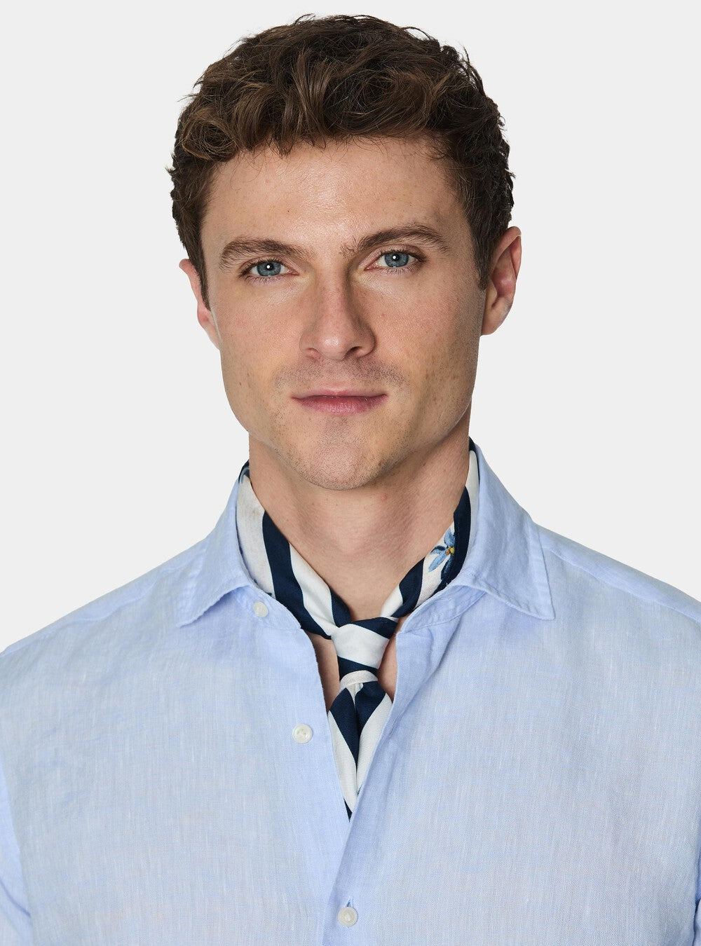 Camisa 100% lino con cuello semifrances