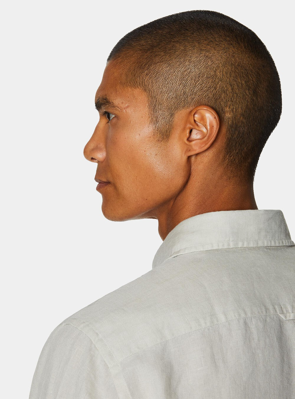 Camisa 100% lino con cuello semifrances