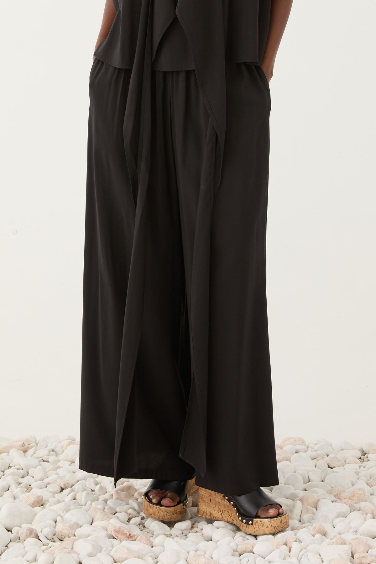 PANTALÓN NEGRO